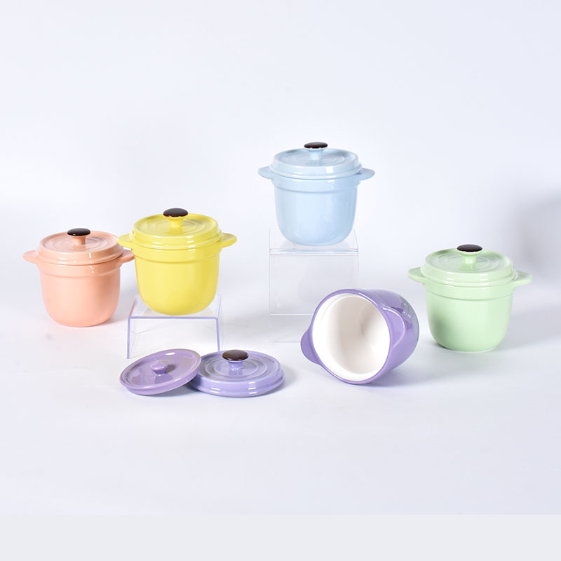 Ustensiles de cuisine de haute qualité au four à micro-ondes d'Amazon Mini petite casserole en céramique colorée