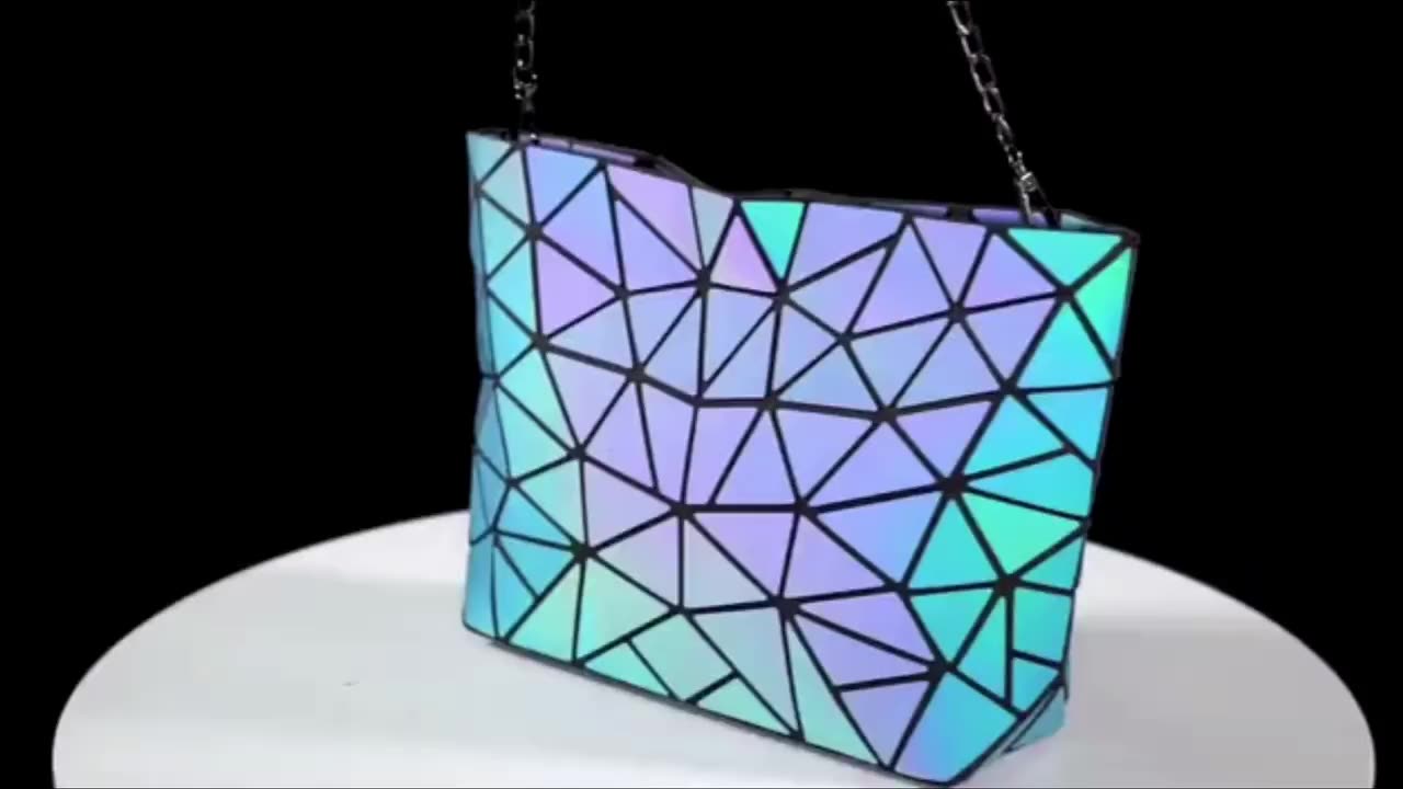 New Hologram Tote Purse Chain Strap Shoulder Chain Bags Ladies Luminous Pu Geometric Luxury Handbag And Women Purse 20221