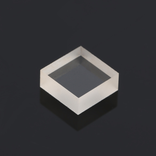 ما هي العدسة البصرية فلوريد الليثيوم؟ السمات والأغراض والاستخدامات
