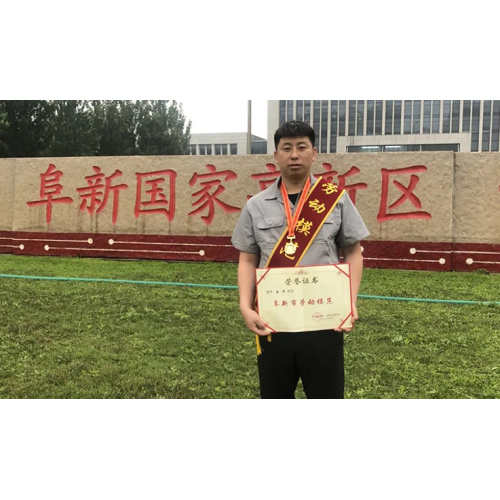 El Sr. Bai Yang ganó el título de "Fuxin Model Worker en 2021"