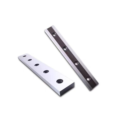 Mô-men xoắn kẹp quá mức trong quá trình lắp đặt lưỡi dao cũng có thể gây ra hiện tượng nứt và hư hỏng lưỡi dao.