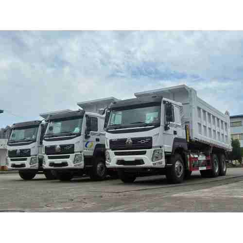 Компания Sinotruk Mianyang Special Vehicle поставляет партию инженерных самосвалов HOWO 6×4, готовых к экспорту за границу