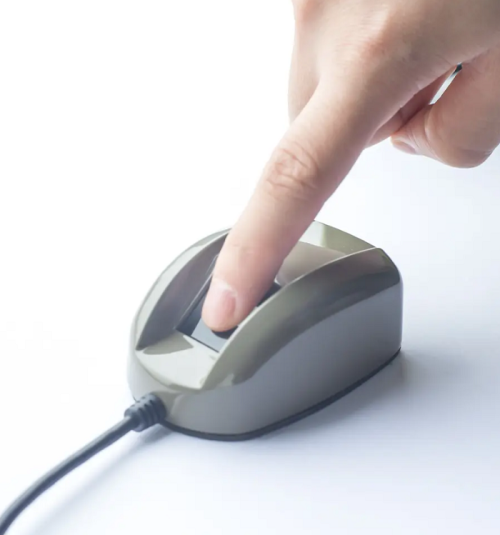 Ngrancang scanner bekas driji fokus ing panggunaan tenaga lan operabilitas