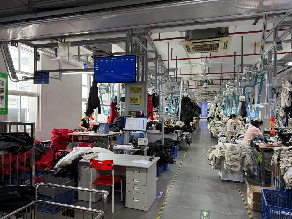 Factory Interior Working Scene (10)