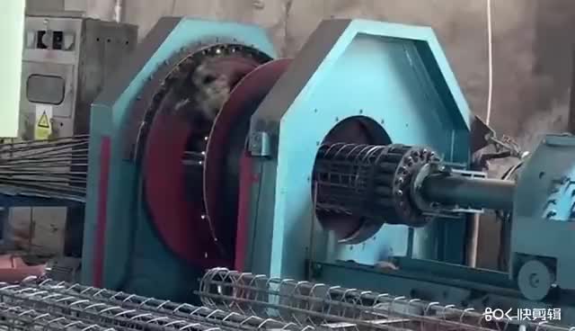 Machine de soudage à cage filaire en spirale en béton1