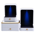 Hanhong Großhandel Custom Plastic Spray Lacked Schmuck Verpackung Box Quadrat Luxus Halskette Ring Weiße LED Juwely Box1