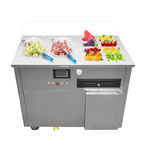 Het ijs gemaakt door een harde ijsmachine is uitzonderlijk lekker voor S