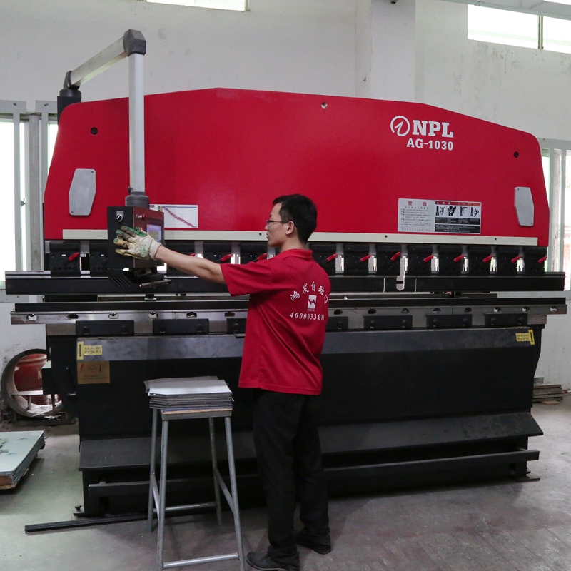 Rapid door cut plate bending machine