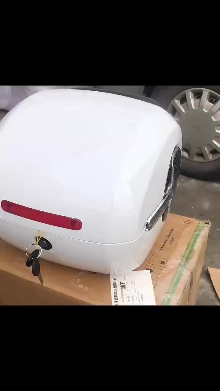 Storage in the trunk of the battery car