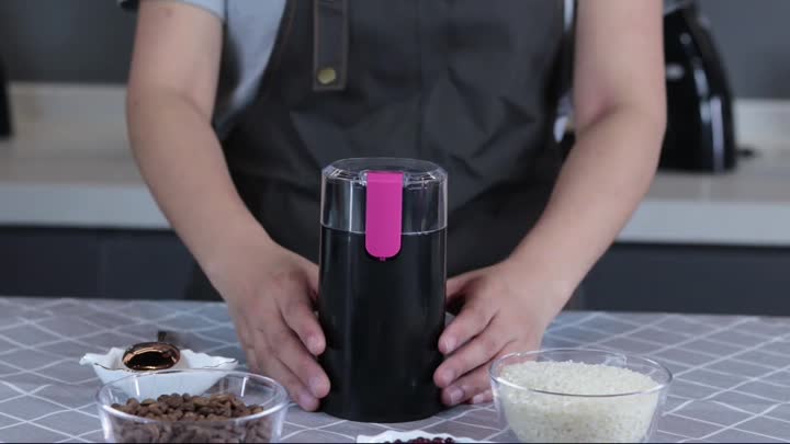 Electric coffee grinder with simple buttons