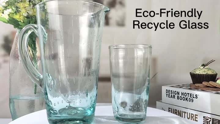 Tasse de boisson verte recyclée bouillonnée