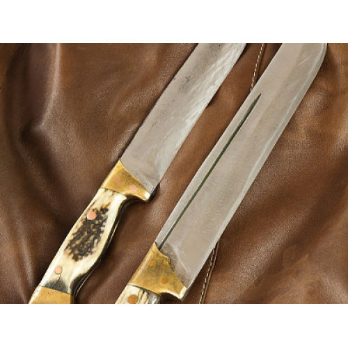 짧은 칼 수집은 공예, 역사 및 문화의 혼합으로 세계적인 매력을 발산합니다.