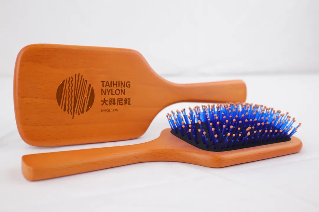 Superball hairbrush