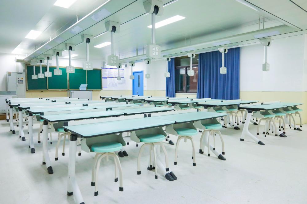 Physics Laboratory with Experimental Benches