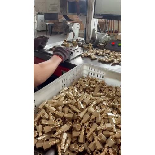 صامولة سداسية نحاسية متينة لتوصيلات الأنابيب