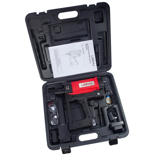 Падлога працоўнай зоны для пазногцяў павінна быць чыстай і без перашкод, каб прадухіліць слізгаценні і падзенні