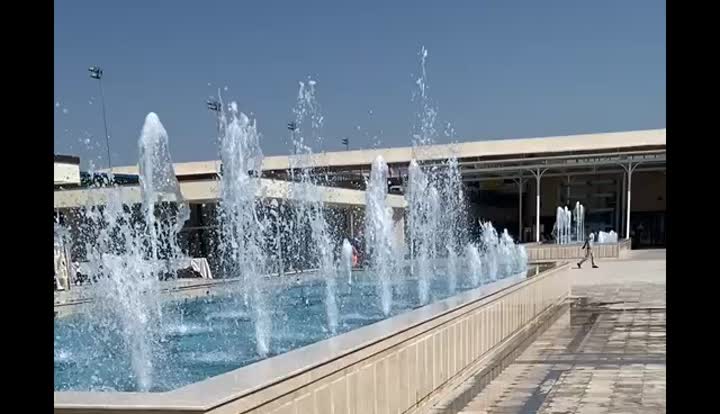 Piscine ouzbékistan à l&#39;extérieur longue fontaine