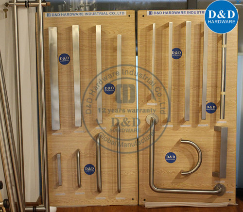 Come riparare la maniglia di una porta scorrevole in vetro