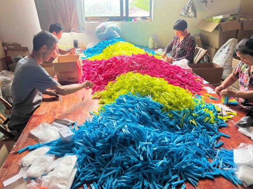 تعمل شركة Linhai Jincheng Plastic Crafts على تمكين السوق المنزلية العالمية من خلال الإمدادات المنزلية اليومية المتميزة منذ عام 1997