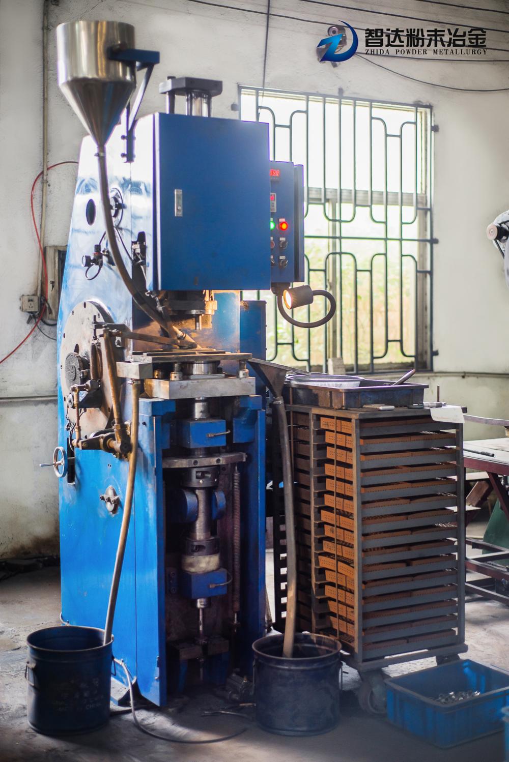 Fully automatic powder forming machine