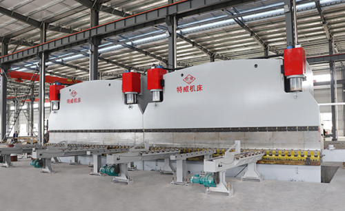 How to accurately control the straightening precision of lamp post straightening machine?