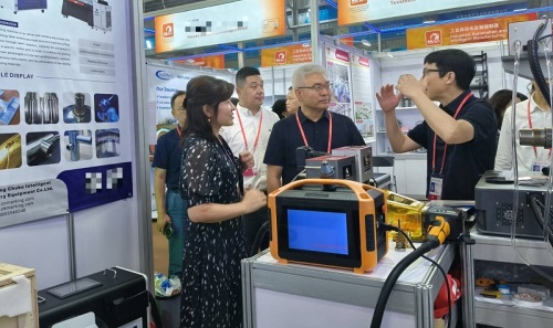 O estande da Chuke Intelligent na 138ª Feira de Cantão foi incrivelmente popular, com os líderes do distrito de Beibei fornecendo orientação no local e promovendo seu desenvolvimento