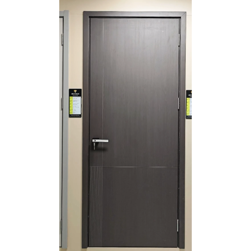 שוואַרץ אַנפּיינטיד ינלענדיש ווודאַן טיר