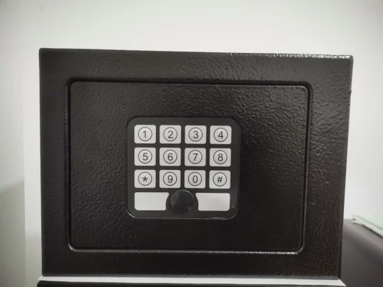 Mały Safebox z automatycznym otwieraniem drzwi