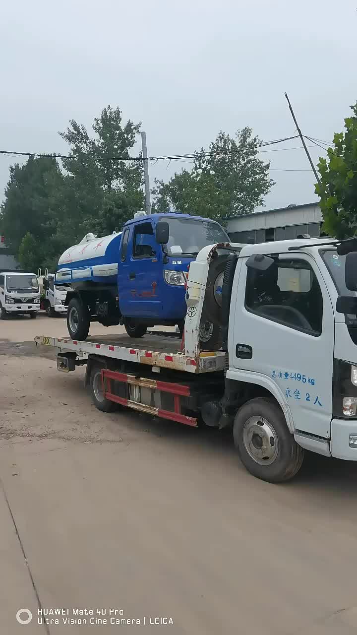 Three-wheel fecal suction truck2