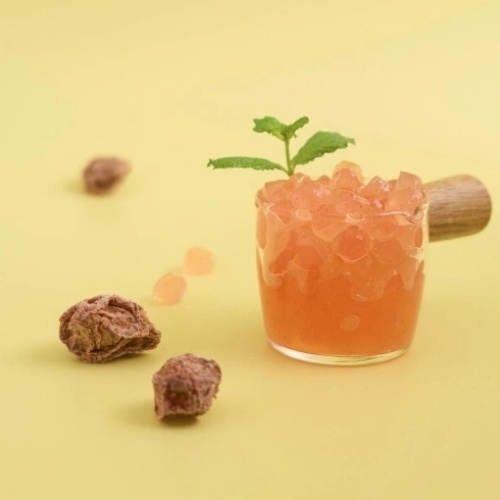 Innovations sucrées: cassonade de cassonade, ananas ding et boules de gelée de saveur de prune transformant la scène du thé à bulles