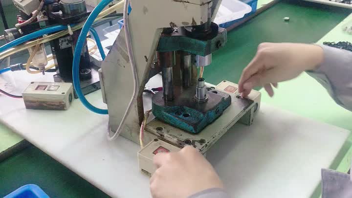 Máquina remachadora con motor N20 MP4