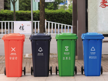 Outdoor trash cans have multiple applications