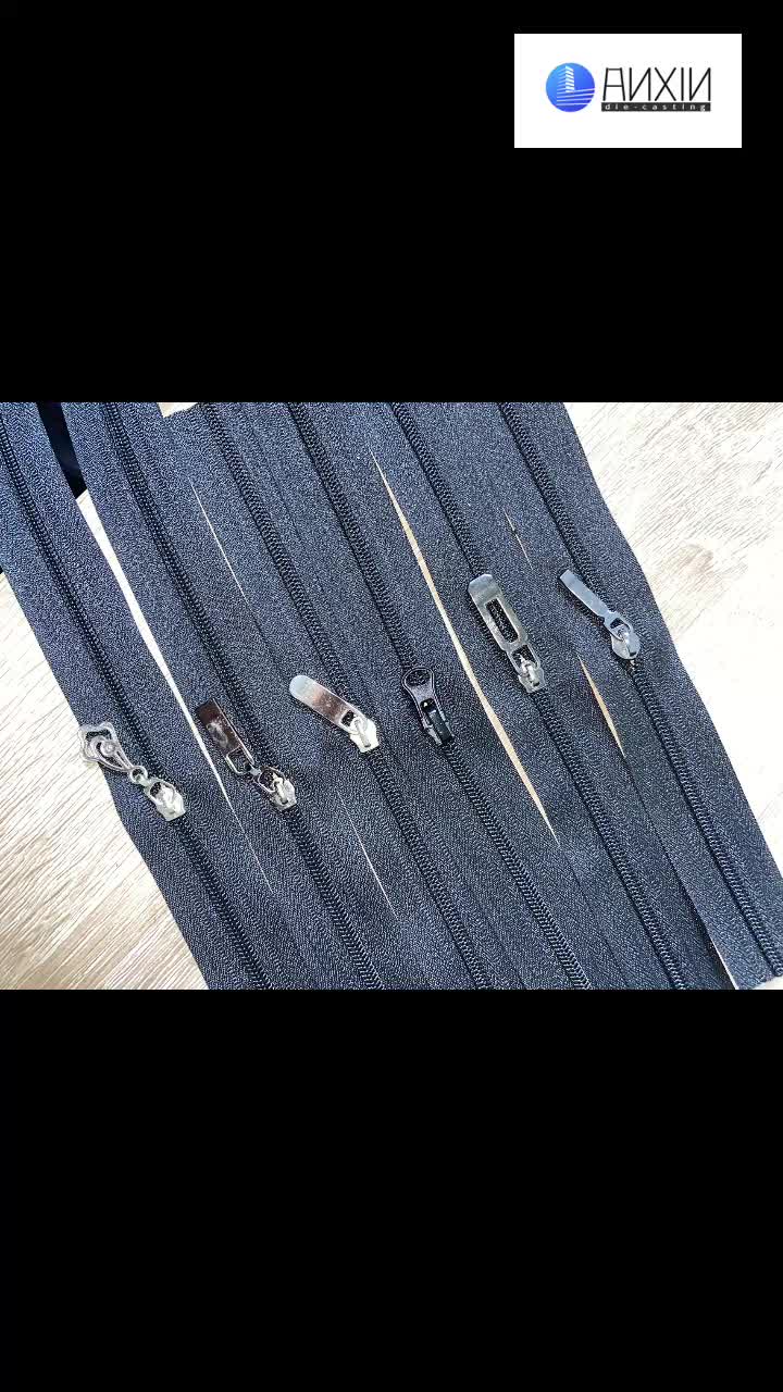 Closed metal invisible zipper