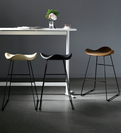 Luxuriöser üppiger echter Leder Barhocker: Eine perfekte Ergänzung für moderne Innenräume