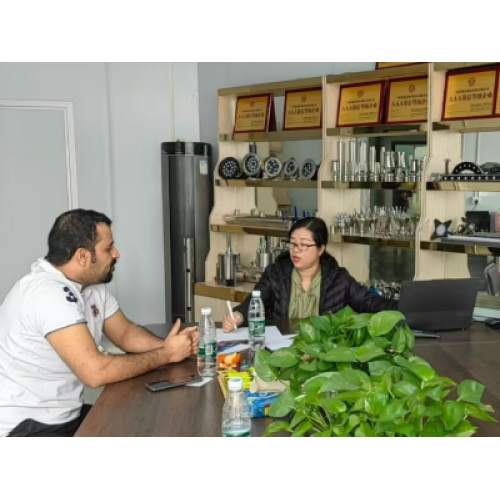 ڈیو واٹر فاؤنٹین کمپنی نے مشرق وسطی کے کسٹم وزٹ کا خیرمقدم کیا