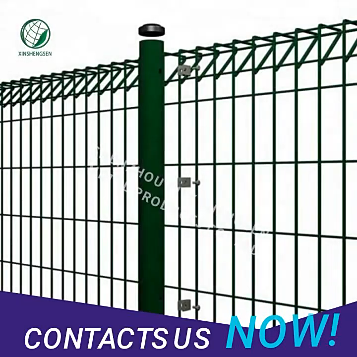 Groen wit rood en zwart gegalvaniseerd en polyester gecoate RBC Roll Top Fence1