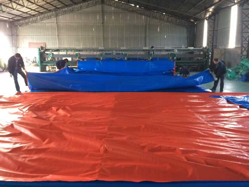 Produção de lona laranja