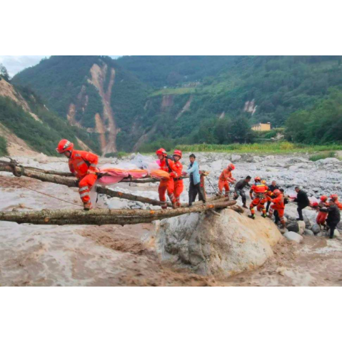 Le tremblement de terre de haute magnature en Luding