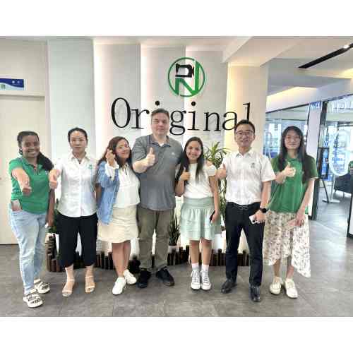 আমরা মূল সংস্থায় নেদারল্যান্ডস থেকে মার্ক এবং তার পরিবারকে আন্তরিকভাবে স্বাগত জানাই!