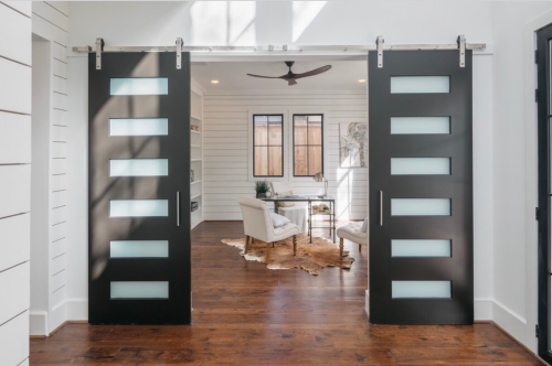 How to Choose the Right Aluminum Windows and Doors for Home Renovation