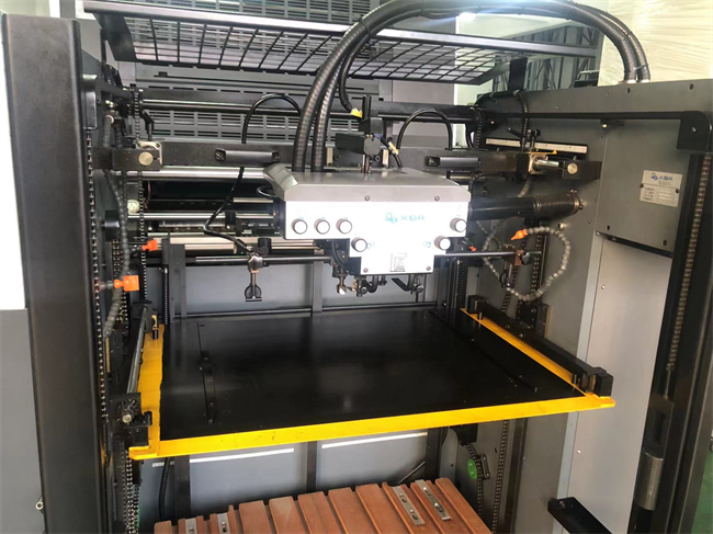 Compact Komori Offset Press Printer