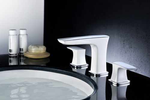 iF Design Award 2024 : Deck Mount Widespread Bathroom Faucet