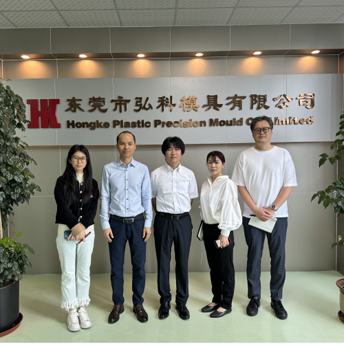 Les clients japonais ont visité notre usine pour explorer un nouveau chapitre de la future coopération.
