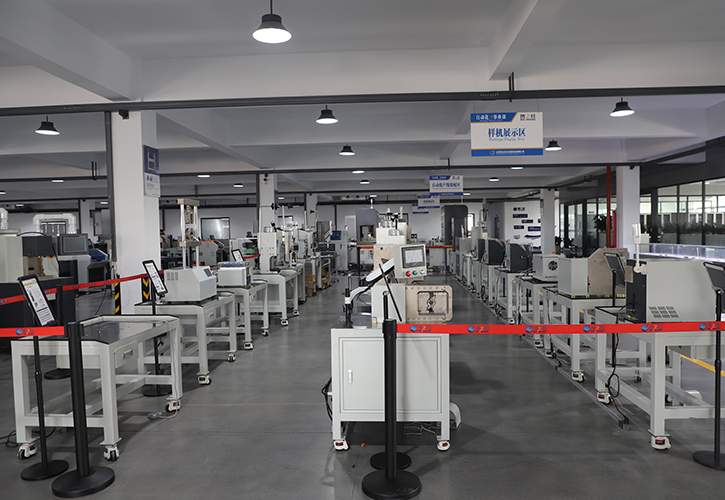 Машина для резки и зачистки жгутов проводов