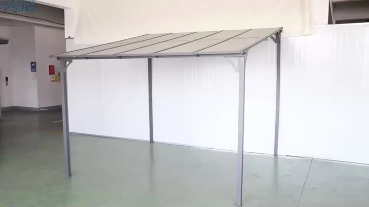 شرفة فناء مع لوحة كمبيوتر وتصميم حديث