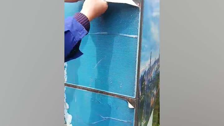 Self adhesive vinyl roll tearing