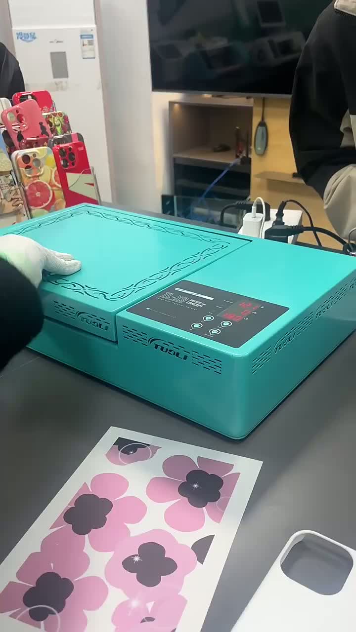 Mesin pencetakan penutup ponsel