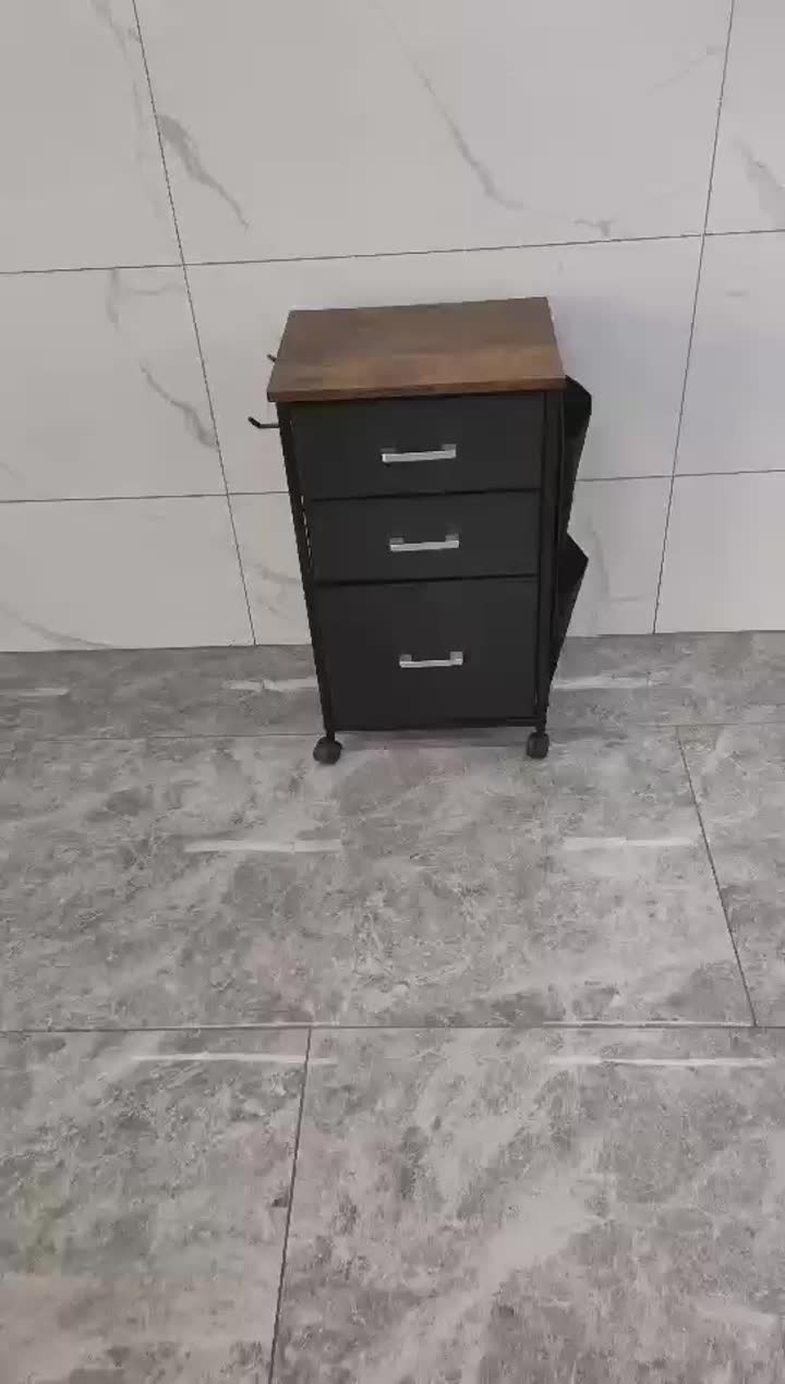 3 zásuvky na úložné priestory