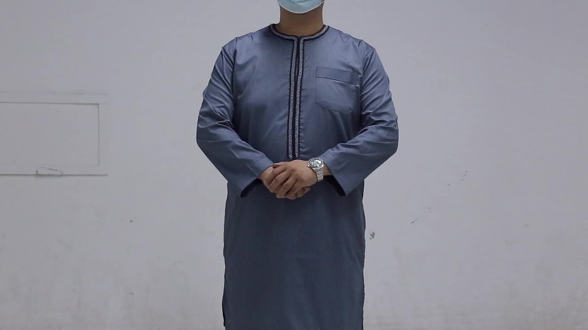 Uomini moderni musulmani jubah nuovo design contrasto colore kaftan abaya all&#39;ingrosso alla moda islamica1