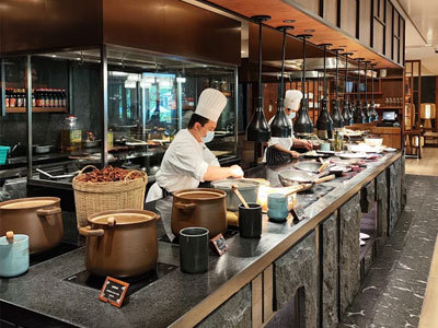 Cidade lança projeto de renovação verde de caldeira comercial de pequena escala, beneficiando mais de 500 empresas de catering e hotelaria